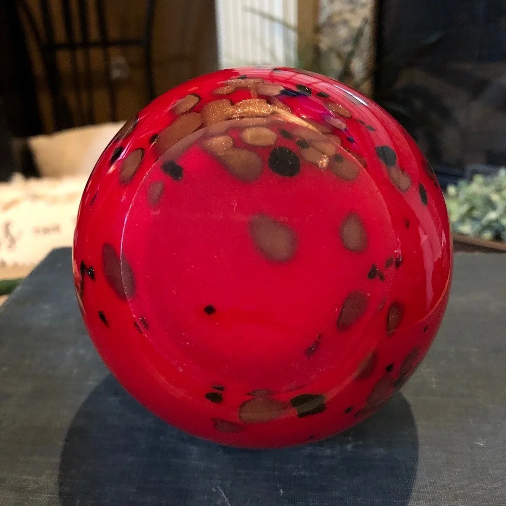 Beautiful Red Art Glass Vase With Gold Flecks Cased White Glass 8 Inches. - Picture 4 of 6